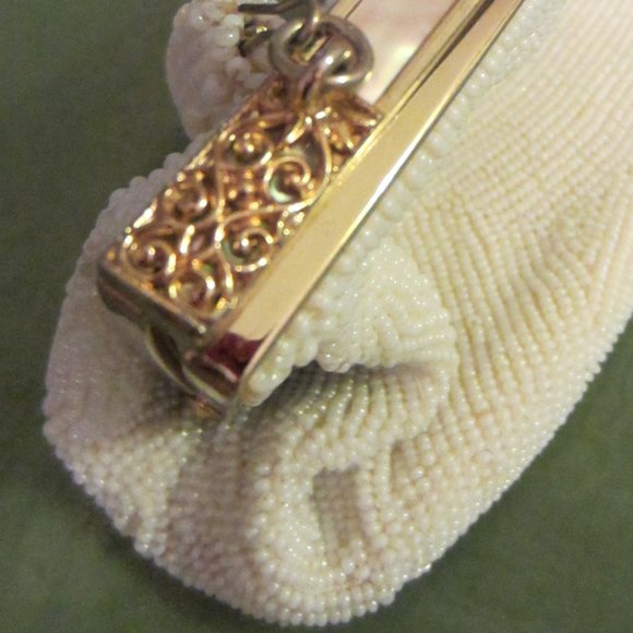 Broadway Exclusive White Sequined Floral Beaded Handbag MOP On Brass Frame - Picture 12 of 15